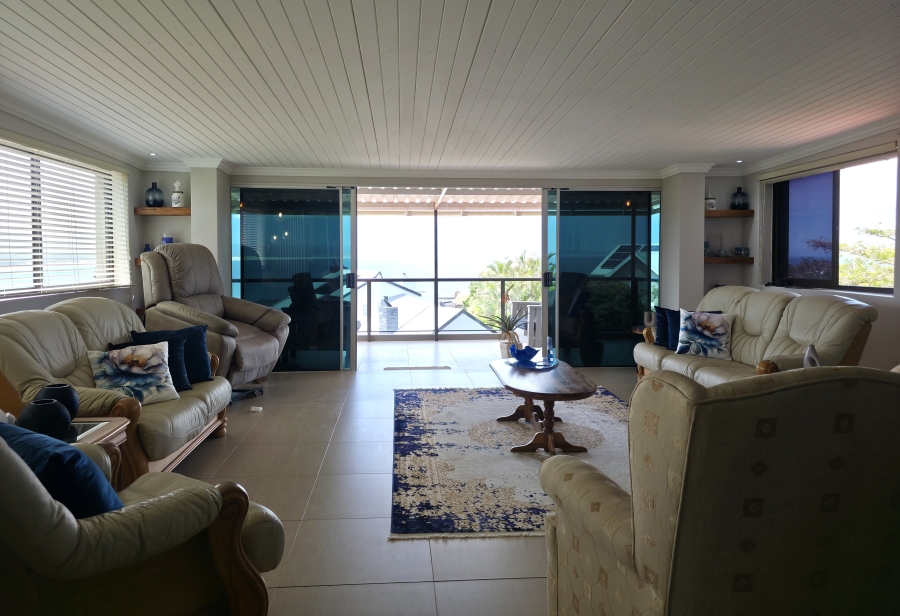 5 Bedroom Property for Sale in Wavecrest Eastern Cape